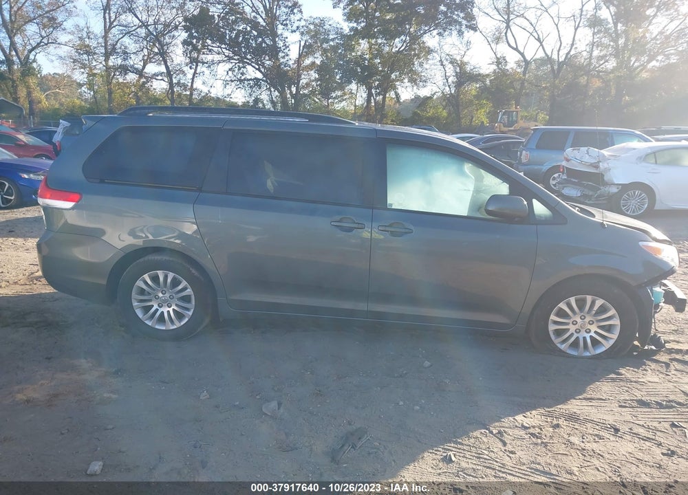 2014 TOYOTA SIENNA XLE V6 8 PASSENGER VIN: 5TDYK3DCXES454294