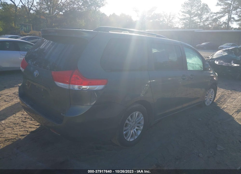 2014 TOYOTA SIENNA XLE V6 8 PASSENGER VIN: 5TDYK3DCXES454294