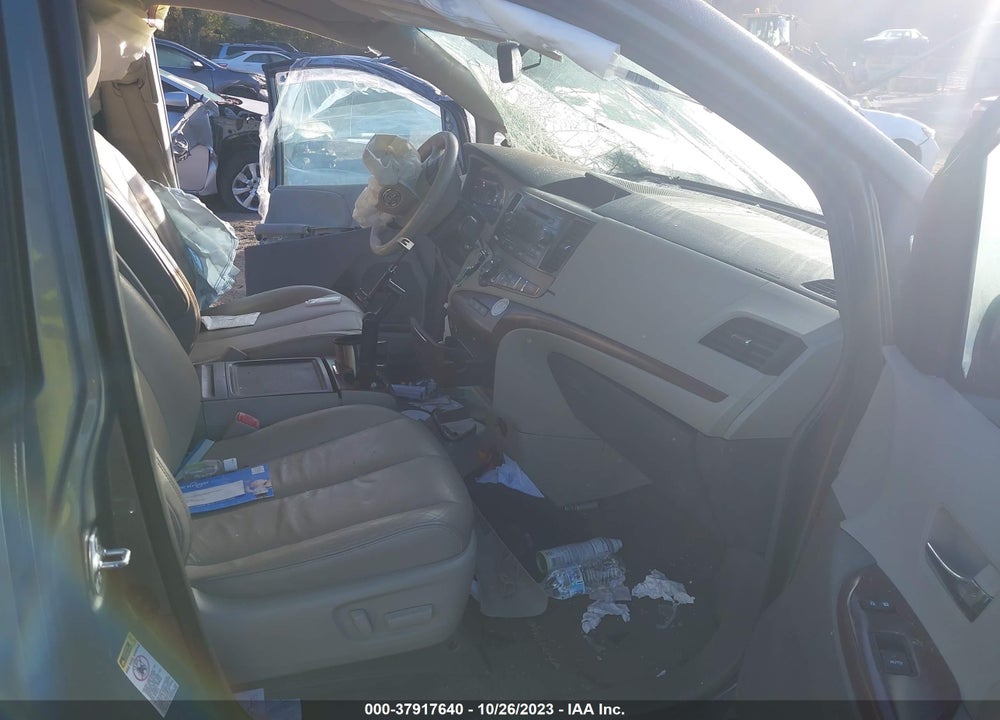 2014 TOYOTA SIENNA XLE V6 8 PASSENGER VIN: 5TDYK3DCXES454294