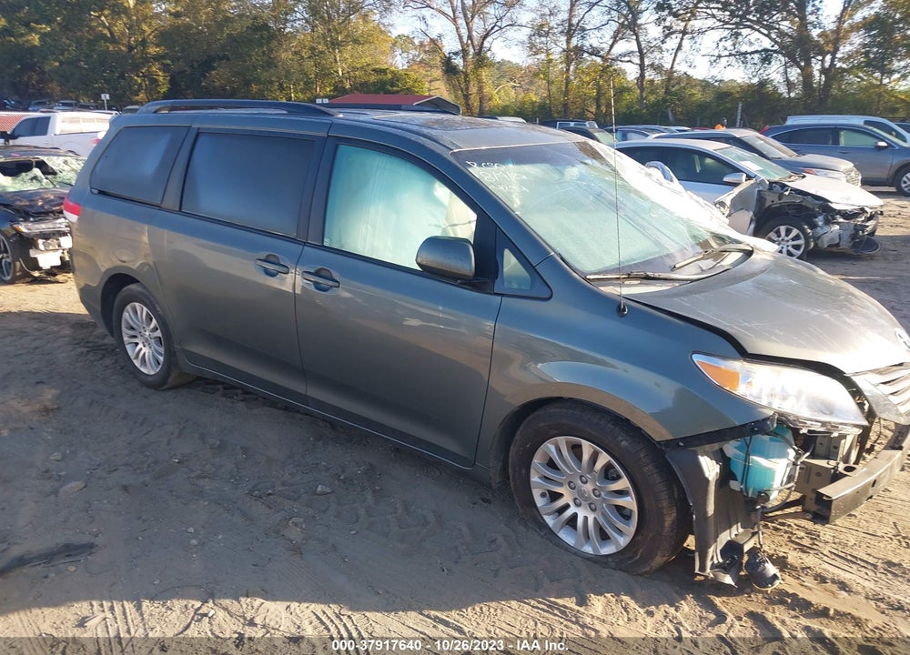 2014 TOYOTA SIENNA XLE V6 8 PASSENGER VIN: 5TDYK3DCXES454294