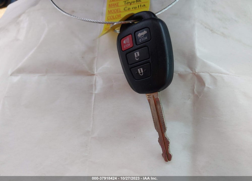 2018 TOYOTA COROLLA LE VIN: 2T1BURHE2JC084220