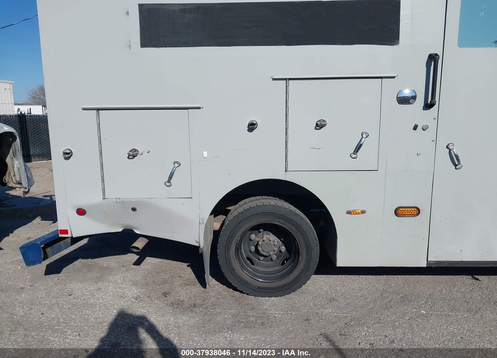 2018 FREIGHTLINER CHASSIS M LINE WALK-IN VAN VIN: 4UZAC2EA3JCJP9140