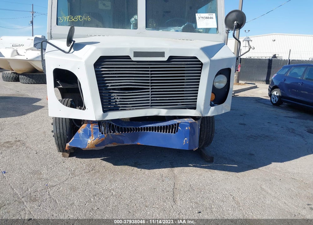 2018 FREIGHTLINER CHASSIS M LINE WALK-IN VAN VIN: 4UZAC2EA3JCJP9140