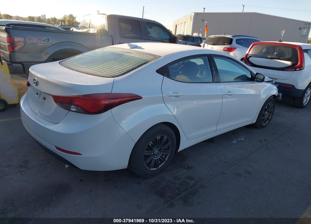 2016 HYUNDAI ELANTRA VIN: 5NPDH4AE6GH674369