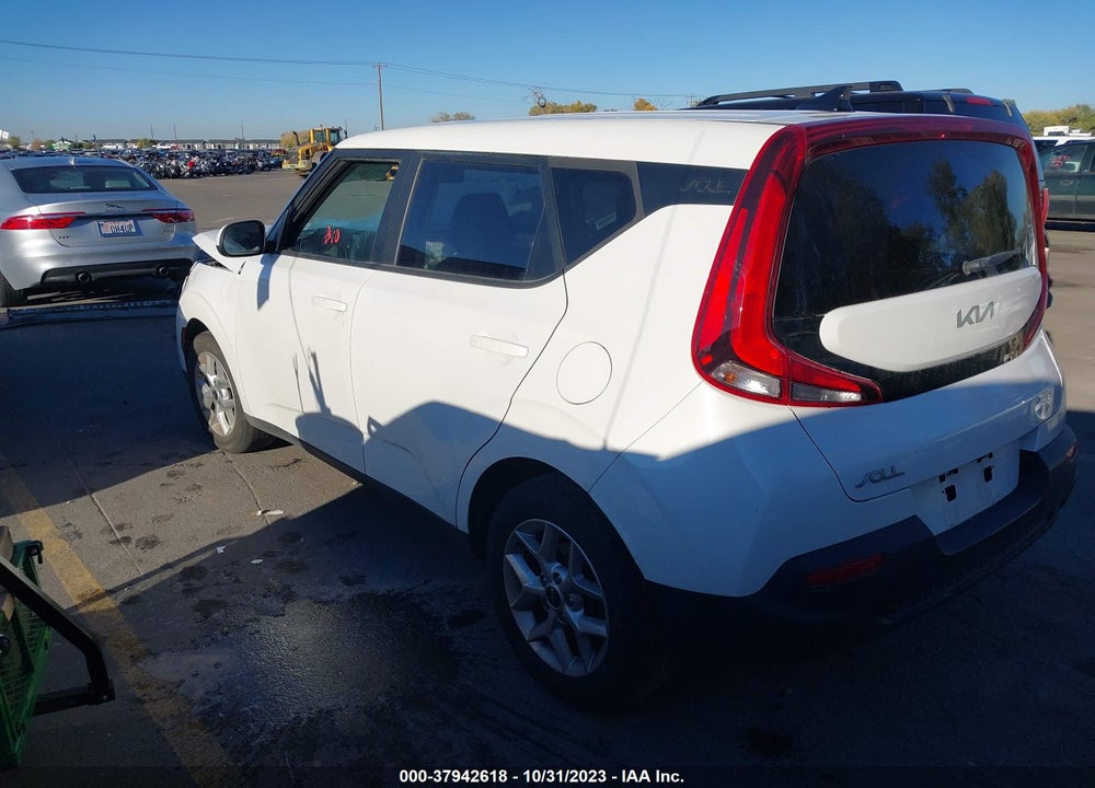 2022 KIA SOUL LX VIN: KNDJ23AU1N7176152