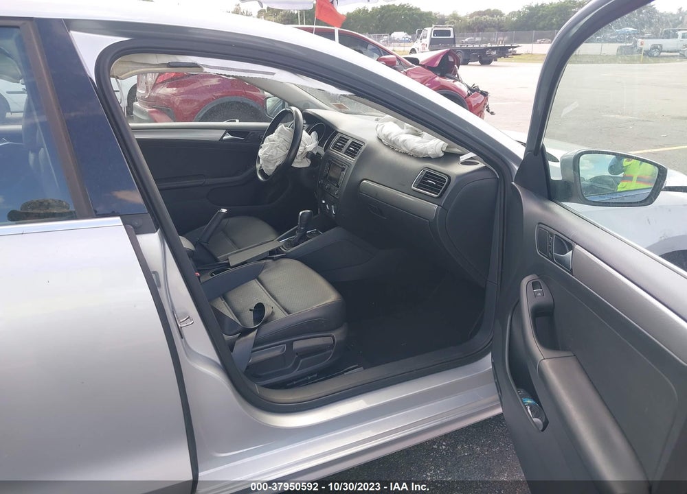 2015 VOLKSWAGEN JETTA 1.8T SE VIN: 3VWD07AJ8FM316427
