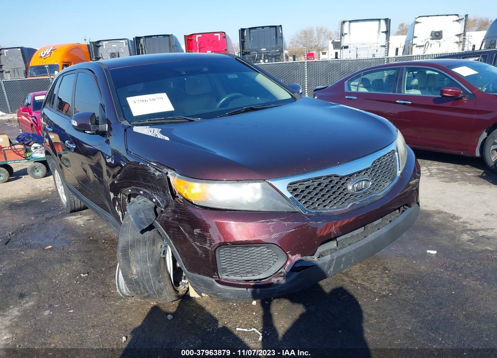 2011 KIA SORENTO LX VIN: 5XYKT3A14BG133138