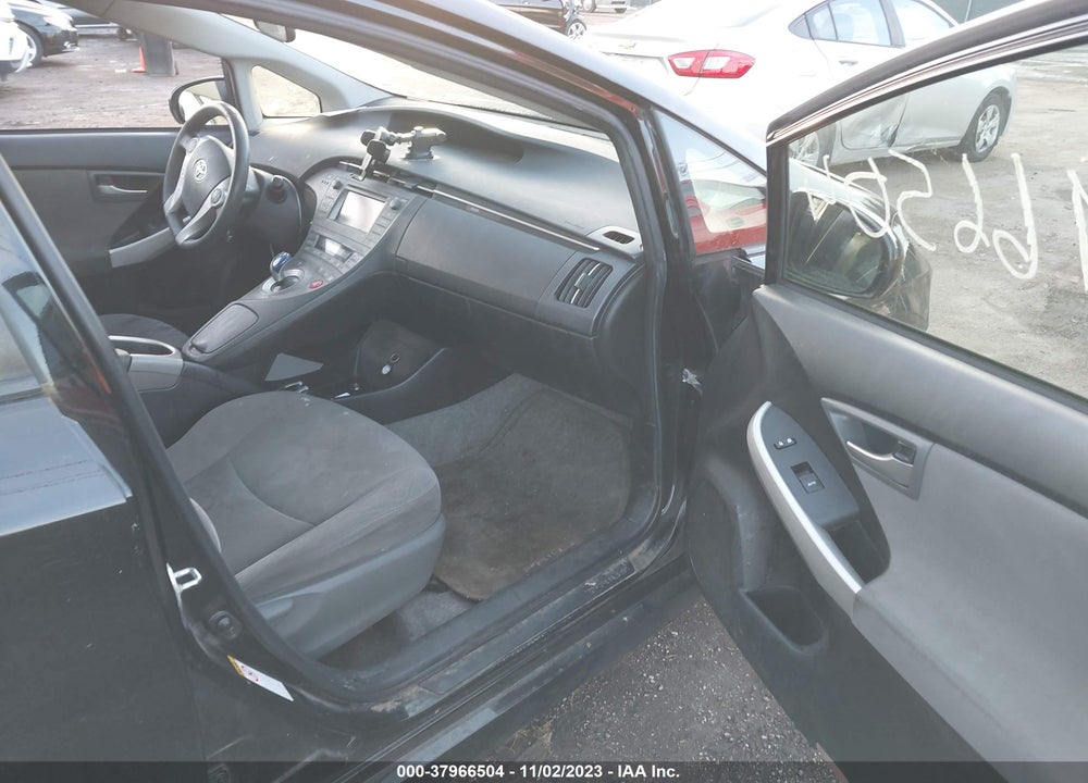 2015 TOYOTA PRIUS TWO VIN: JTDKN3DU7F0443019