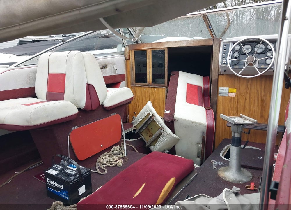 1987 LARSON BOAT VIN: LAR09090I687