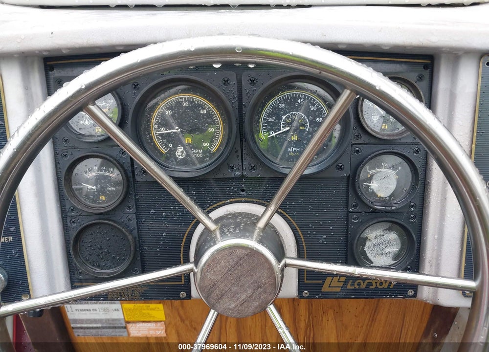 1987 LARSON BOAT VIN: LAR09090I687