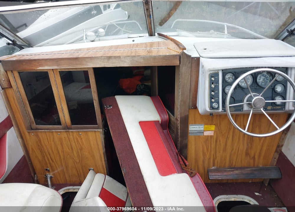 1987 LARSON BOAT VIN: LAR09090I687