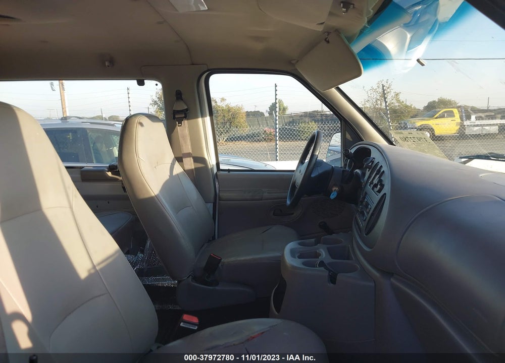 2000 FORD E-150 XL/XLT VIN: 1FMRE11L2YHB64561