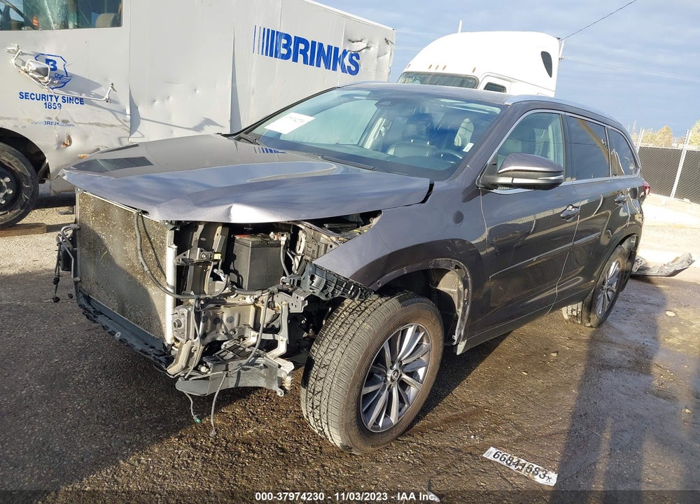 2019 TOYOTA HIGHLANDER XLE VIN: 5TDJZRFH5KS959907