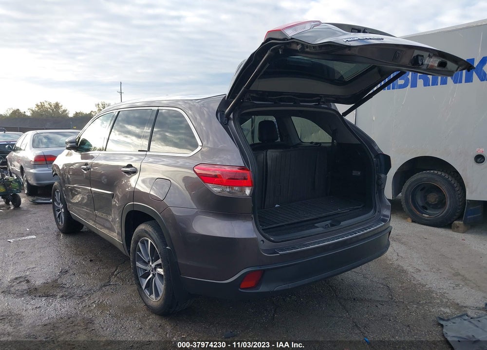 2019 TOYOTA HIGHLANDER XLE VIN: 5TDJZRFH5KS959907