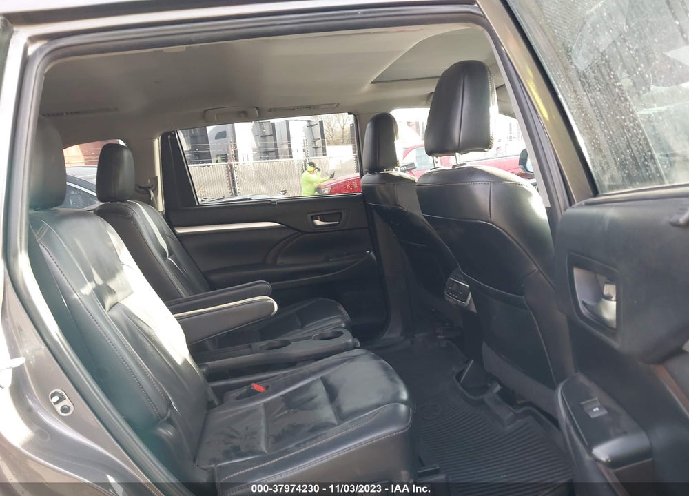 2019 TOYOTA HIGHLANDER XLE VIN: 5TDJZRFH5KS959907