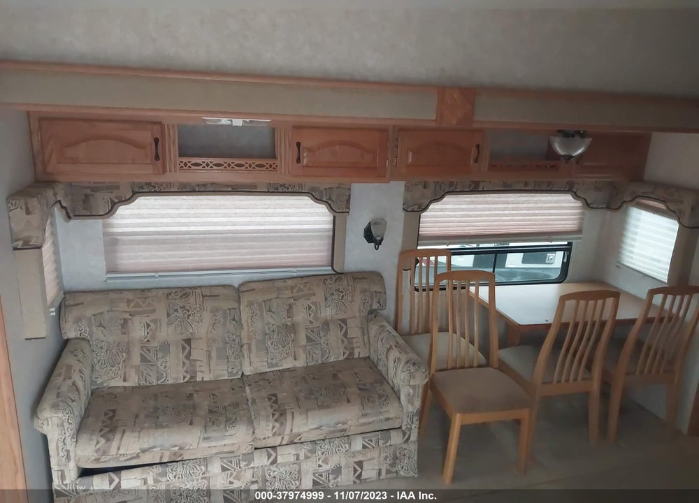 2002 MP HITCHHIKER II LS 29. VIN: 1C932FN092A022735