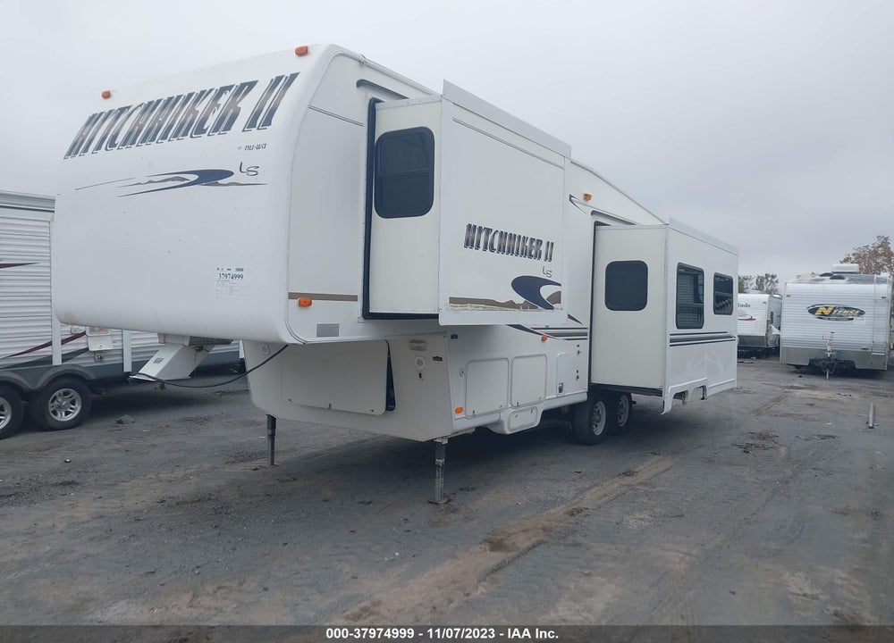 2002 MP HITCHHIKER II LS 29. VIN: 1C932FN092A022735