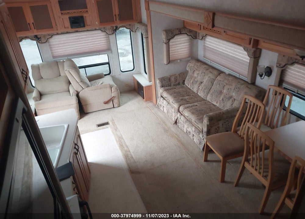 2002 MP HITCHHIKER II LS 29. VIN: 1C932FN092A022735