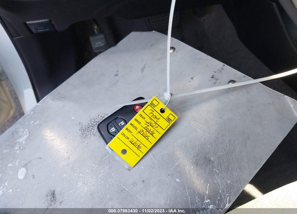 2015 TOYOTA PRIUS TWO VIN: JTDKN3DUXF1948126