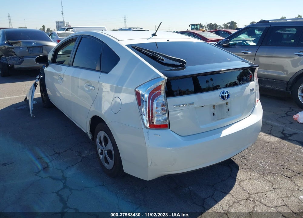 2015 TOYOTA PRIUS TWO VIN: JTDKN3DUXF1948126