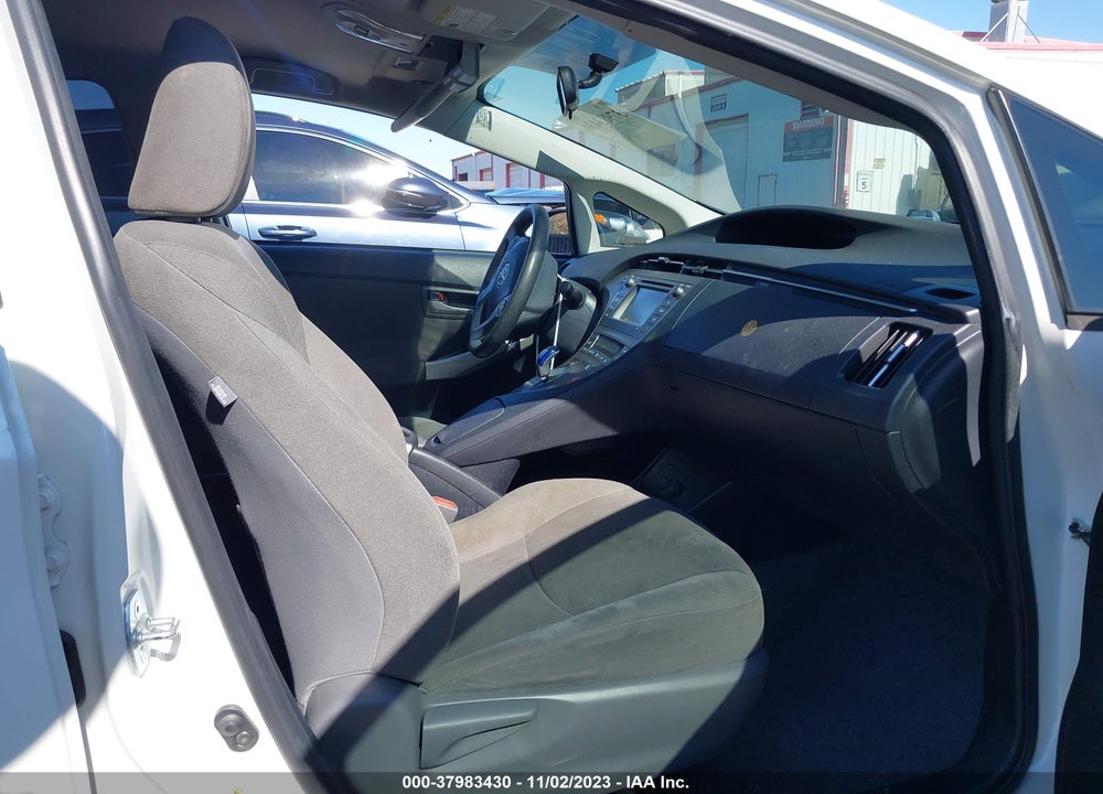 2015 TOYOTA PRIUS TWO VIN: JTDKN3DUXF1948126