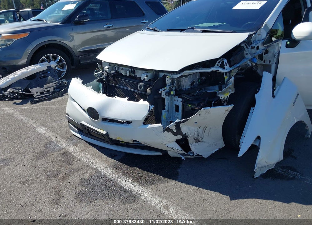 2015 TOYOTA PRIUS TWO VIN: JTDKN3DUXF1948126