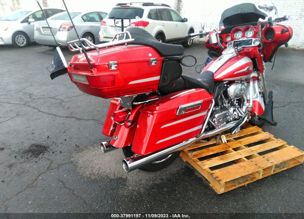 2008 HARLEY-DAVIDSON FLHTCUSE3 VIN: 1HD1PR81X8Y954185
