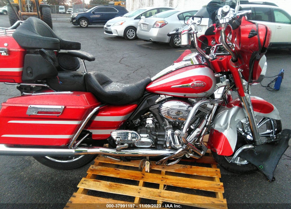2008 HARLEY-DAVIDSON FLHTCUSE3 VIN: 1HD1PR81X8Y954185