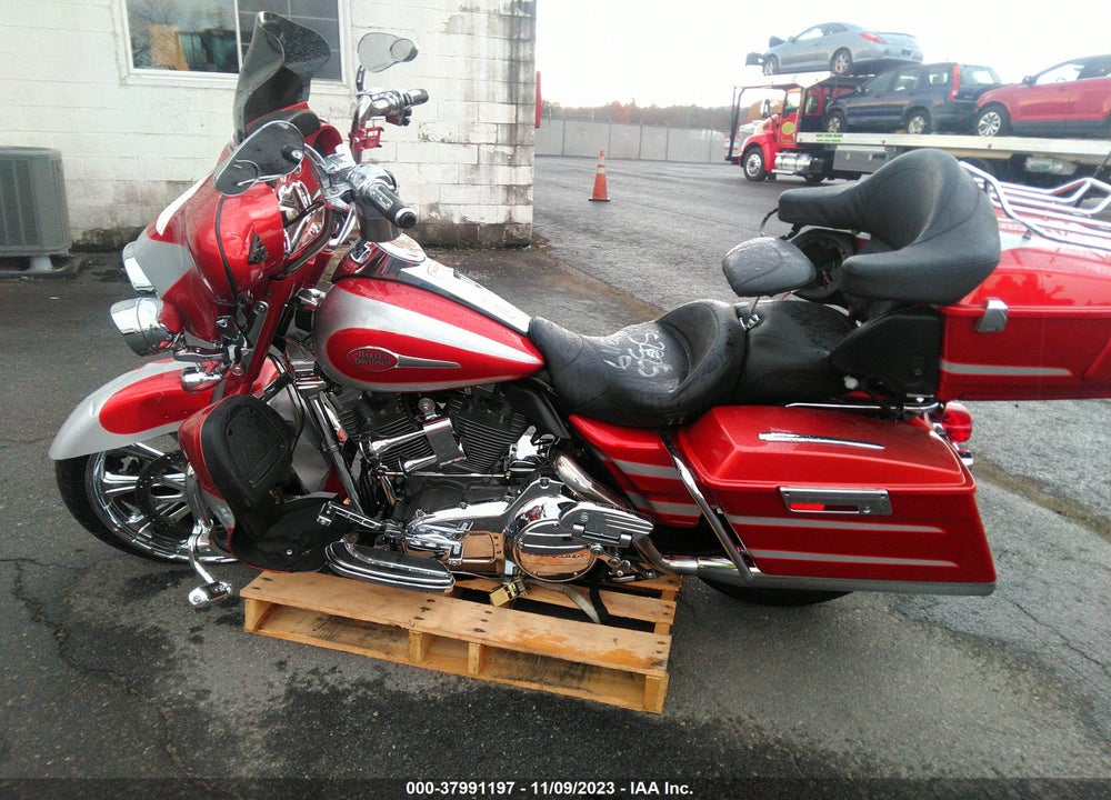2008 HARLEY-DAVIDSON FLHTCUSE3 VIN: 1HD1PR81X8Y954185