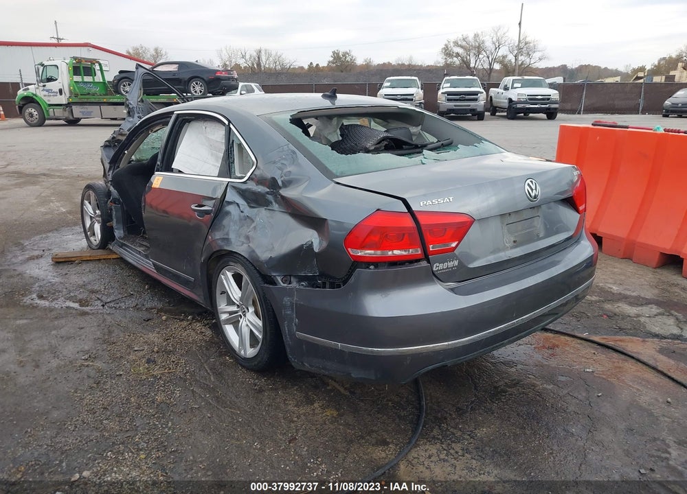 2015 VOLKSWAGEN PASSAT VIN: 1VWCV7A32FC031948