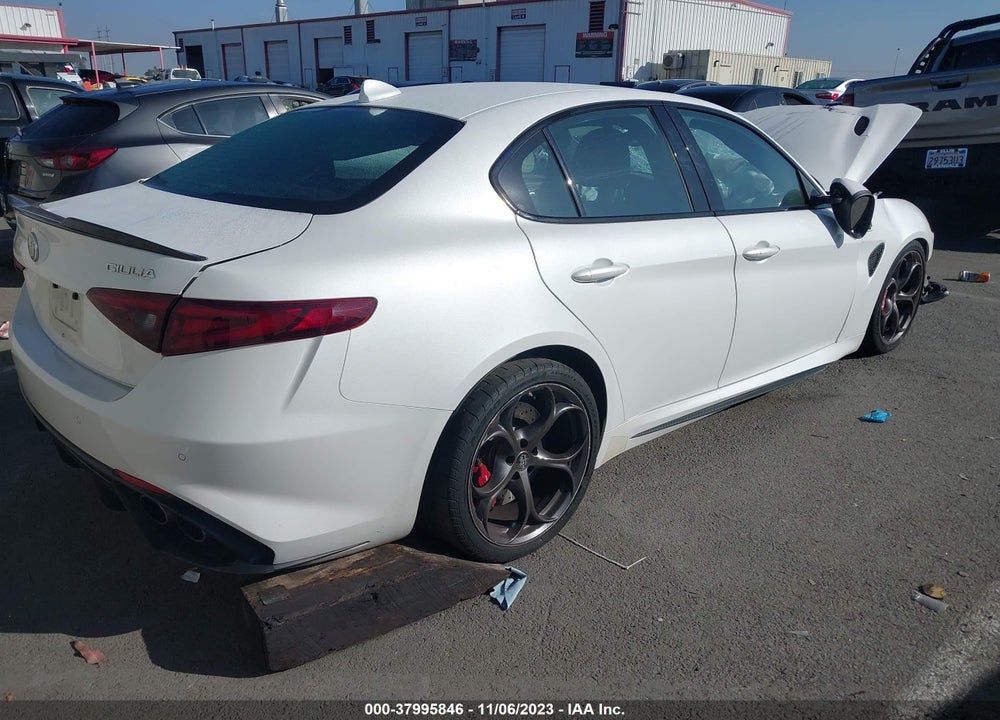 2018 ALFA ROMEO GIULIA QUADRIFOGLIO RWD VIN: ZARFAEAV5J7578382