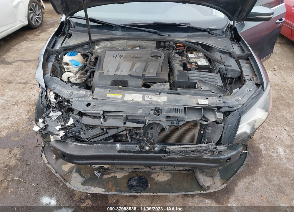 2014 VOLKSWAGEN PASSAT 2.0L TDI SEL PREMIUM VIN: 1VWCN7A36EC038951
