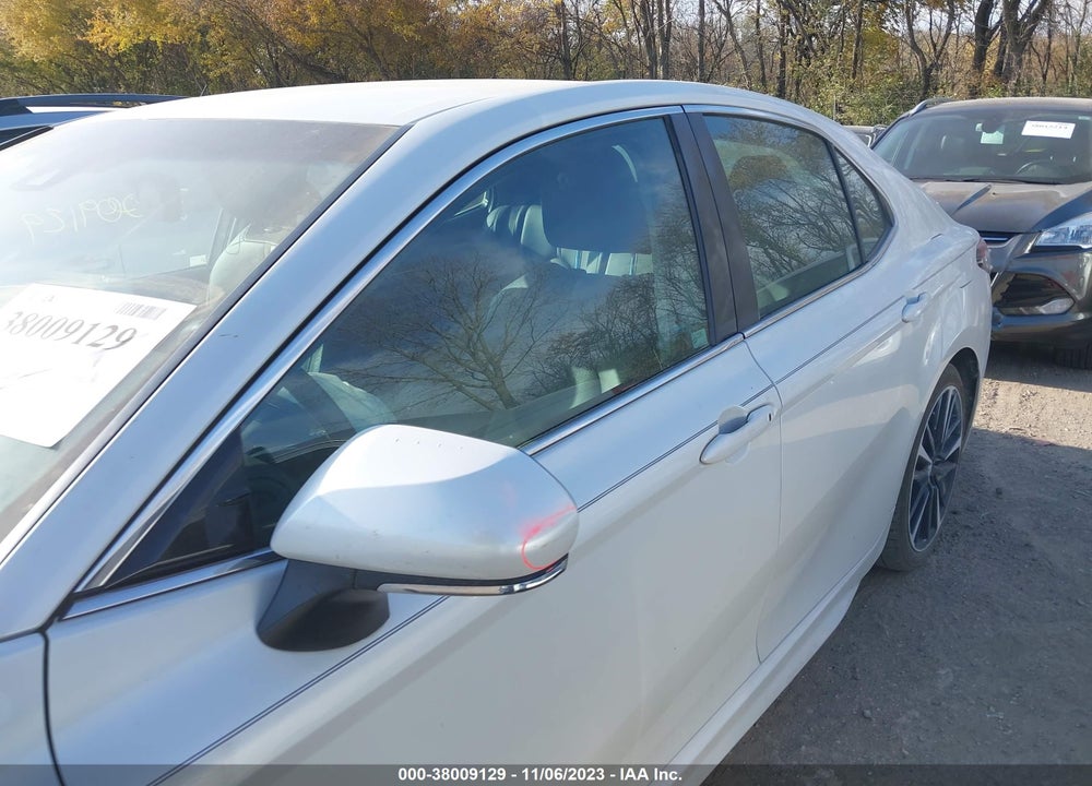 2018 TOYOTA CAMRY VIN: 4T1B61HK7JU010937