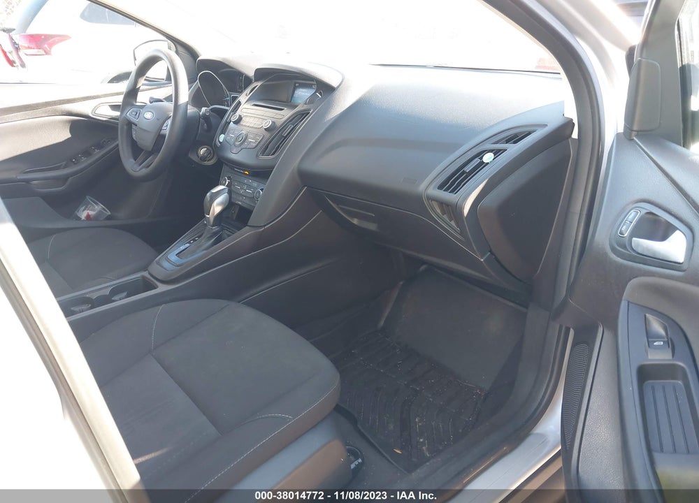 2016 FORD FOCUS SE VIN: 1FADP3K21GL349938