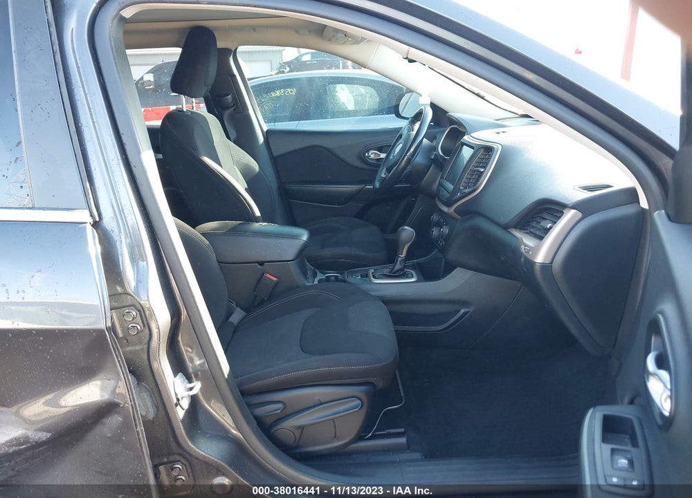 2015 JEEP CHEROKEE LATITUDE VIN: 1C4PJLCSXFW677492