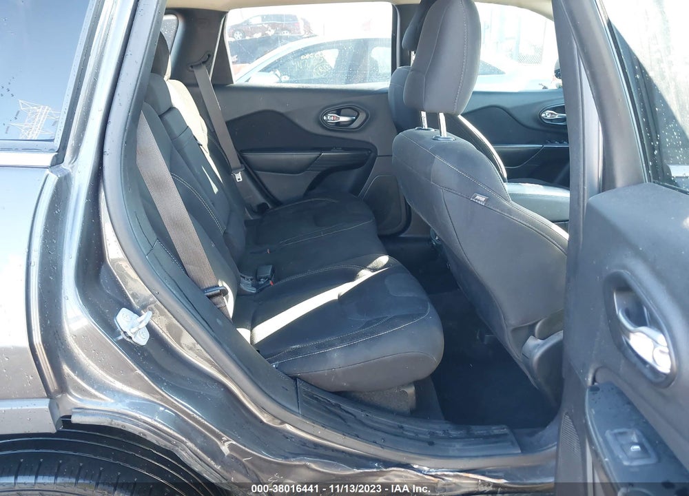2015 JEEP CHEROKEE LATITUDE VIN: 1C4PJLCSXFW677492