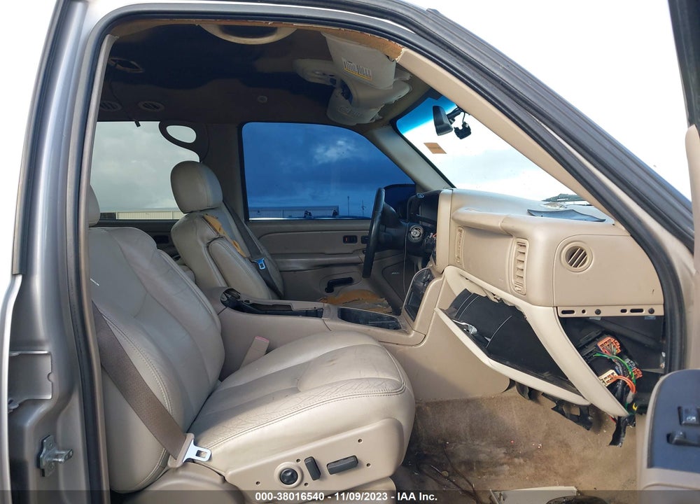 2004 CHEVROLET SUBURBAN 1500 LT VIN: 3GNEC16Z14G322230