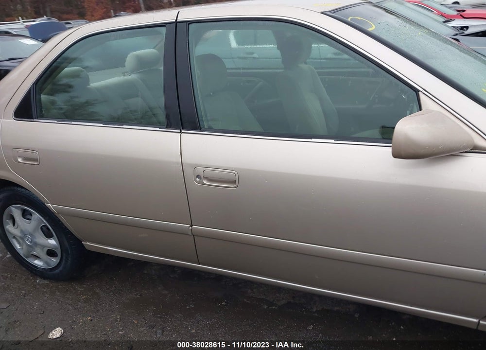 2001 TOYOTA CAMRY CE VIN: 4T1BG22K11U868495
