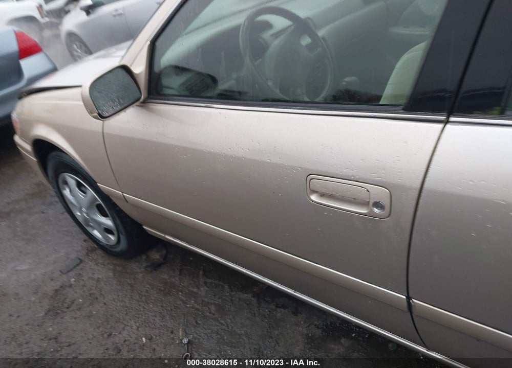 2001 TOYOTA CAMRY CE VIN: 4T1BG22K11U868495