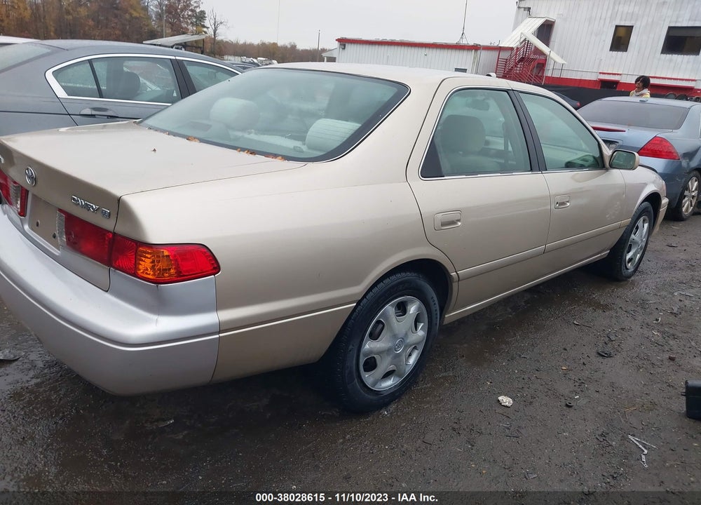 2001 TOYOTA CAMRY CE VIN: 4T1BG22K11U868495