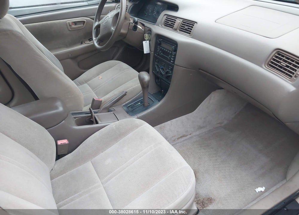 2001 TOYOTA CAMRY CE VIN: 4T1BG22K11U868495