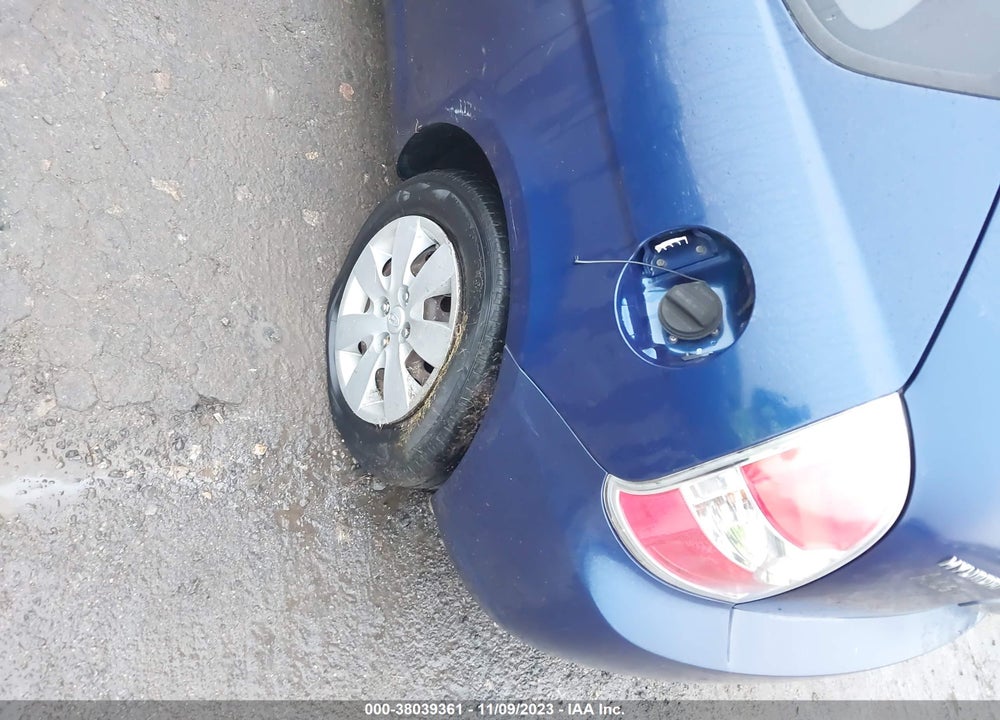 2010 HYUNDAI ACCENT GS VIN: KMHCM3AC2AU168496
