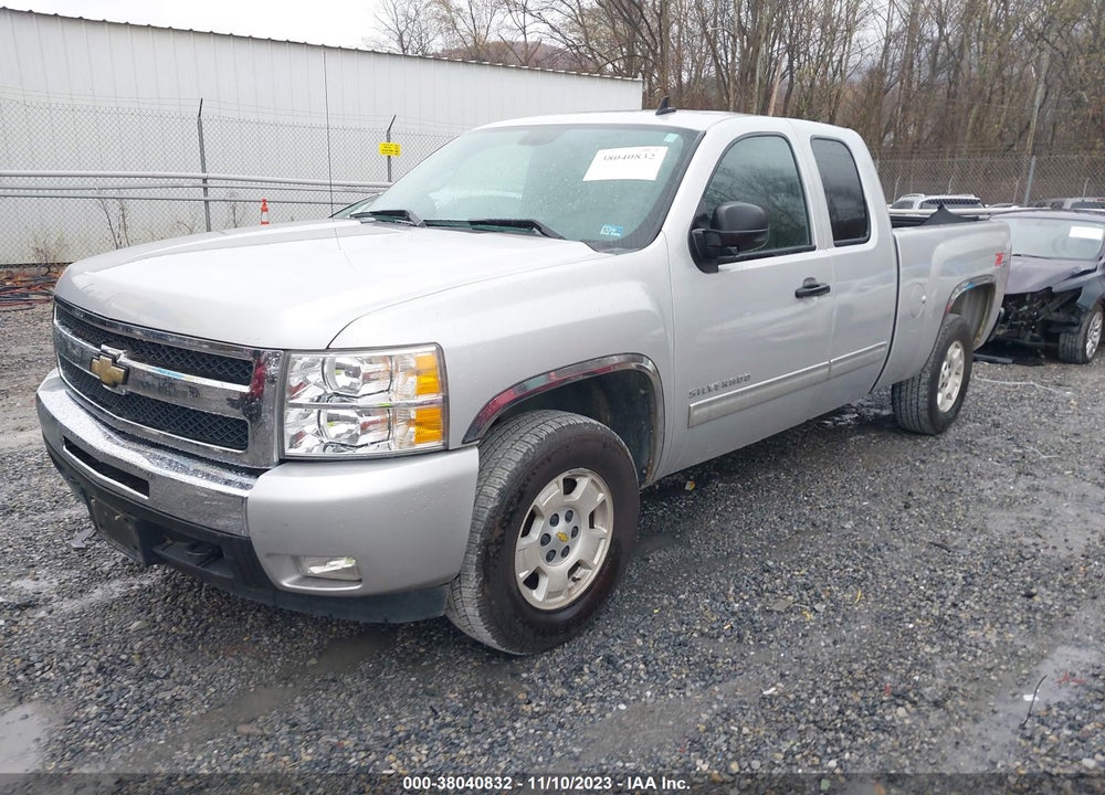2011 CHEVROLET SILVERADO 1500 LT VIN: 1GCRKSE39BZ124394