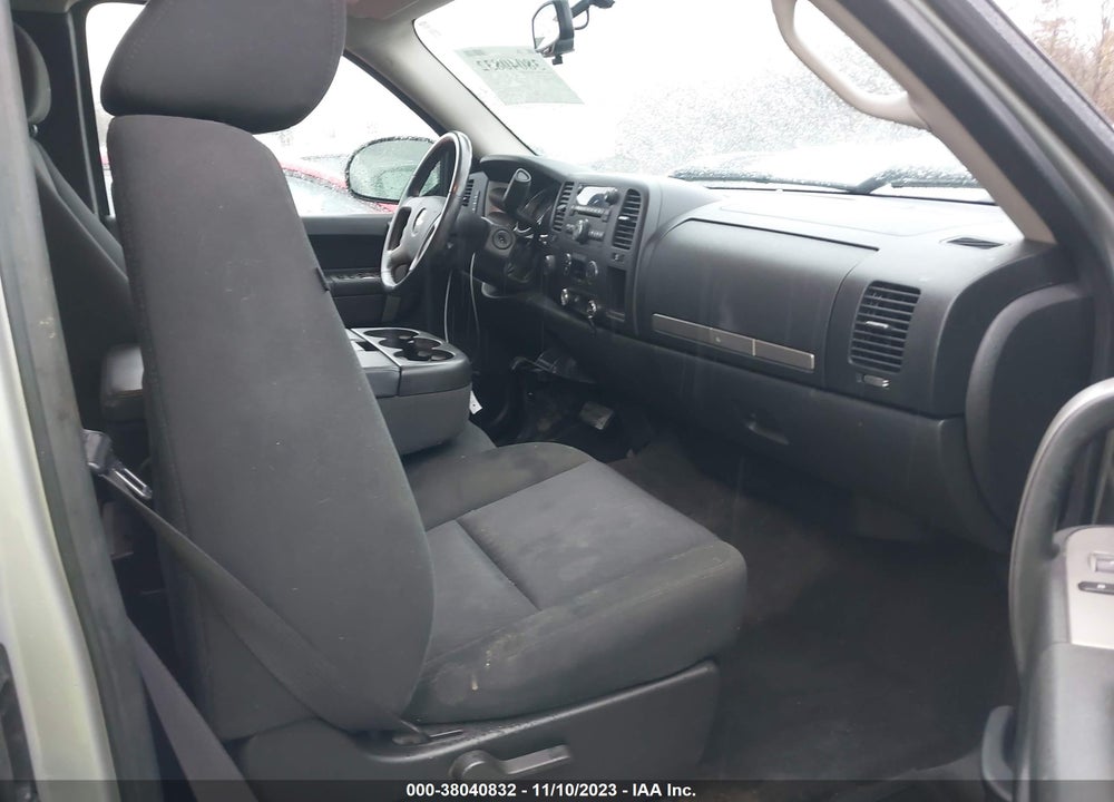 2011 CHEVROLET SILVERADO 1500 LT VIN: 1GCRKSE39BZ124394