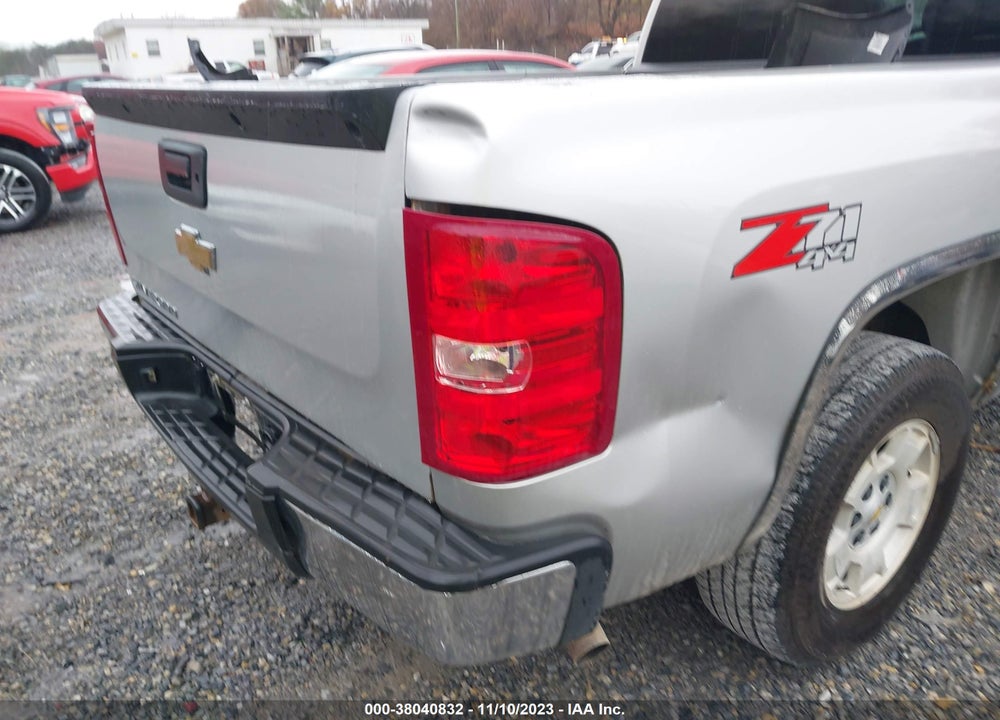 2011 CHEVROLET SILVERADO 1500 LT VIN: 1GCRKSE39BZ124394