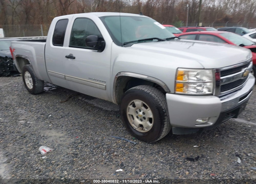 2011 CHEVROLET SILVERADO 1500 LT VIN: 1GCRKSE39BZ124394