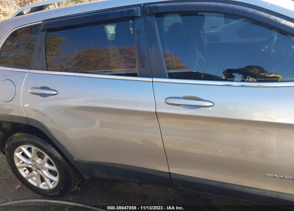 2017 JEEP CHEROKEE LATITUDE 4X4 VIN: 1C4PJMCB4HW519738