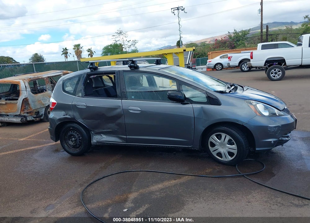 2011 HONDA FIT VIN: JHMGE8H35BS008226