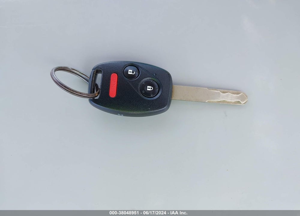 2011 HONDA FIT VIN: JHMGE8H35BS008226