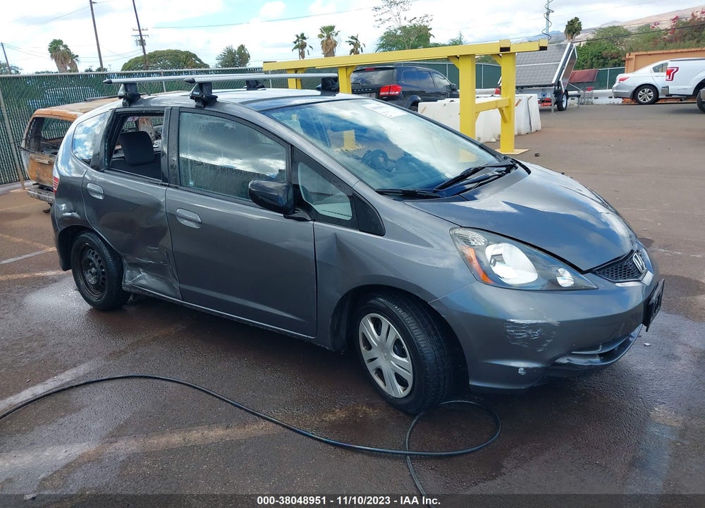 2011 HONDA FIT VIN: JHMGE8H35BS008226